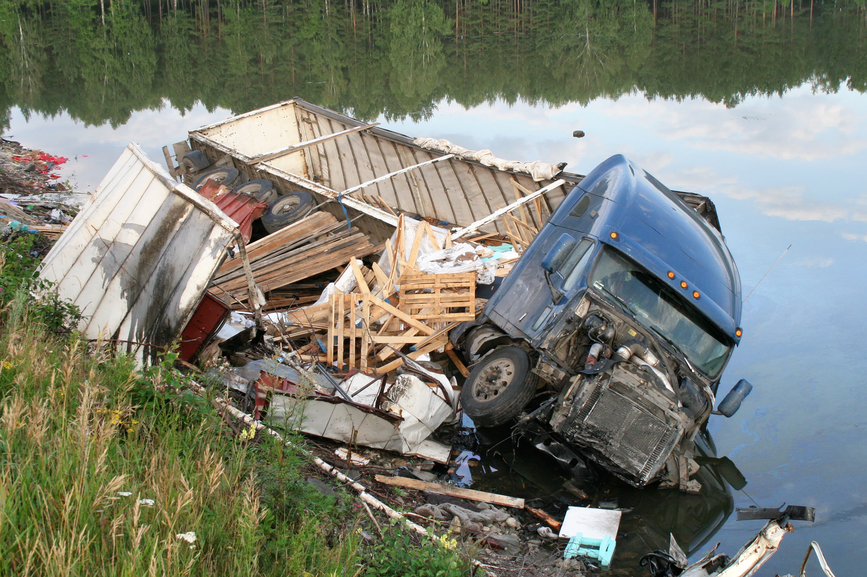 Image of a 18 wheeler in a wreck because the driver was distracted